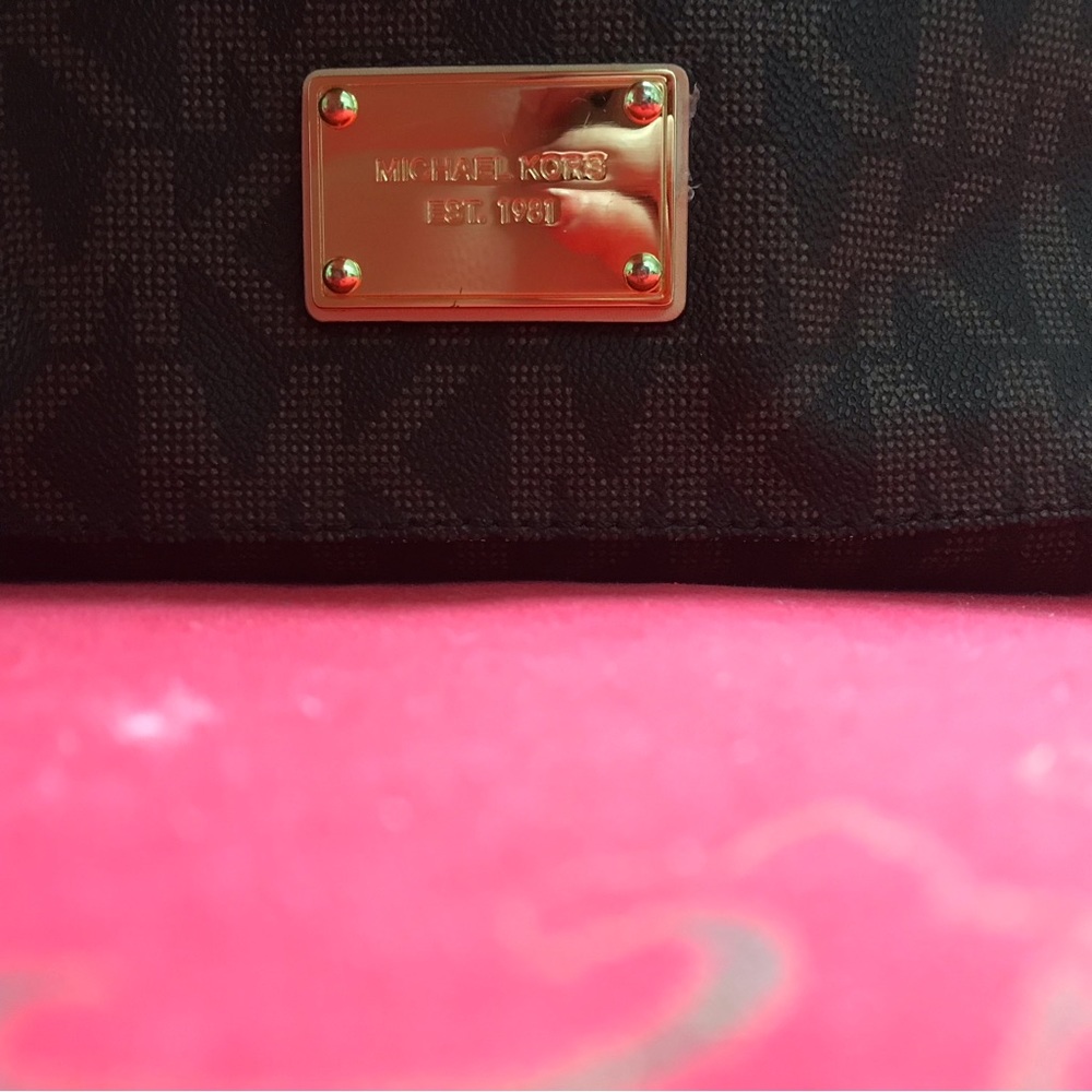 Michael Kors bag 10” X 9 1/2” brand new, w/no tags gorgeous in and out